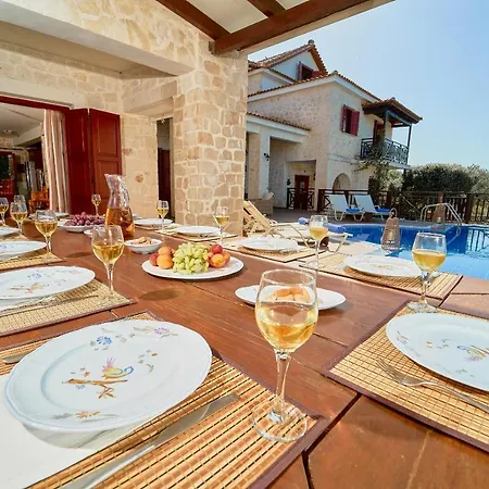 Lila's Luxury * Akrotiri