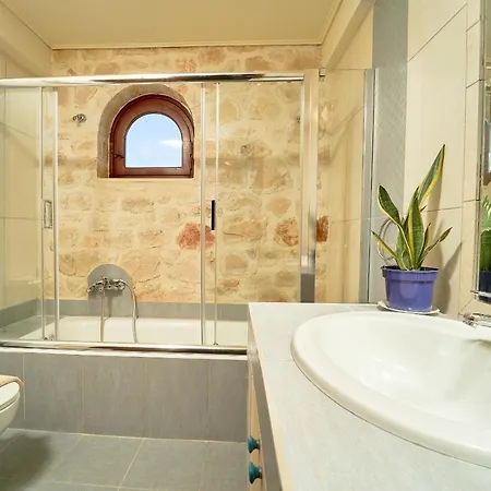 Lila's Luxury * Akrotiri